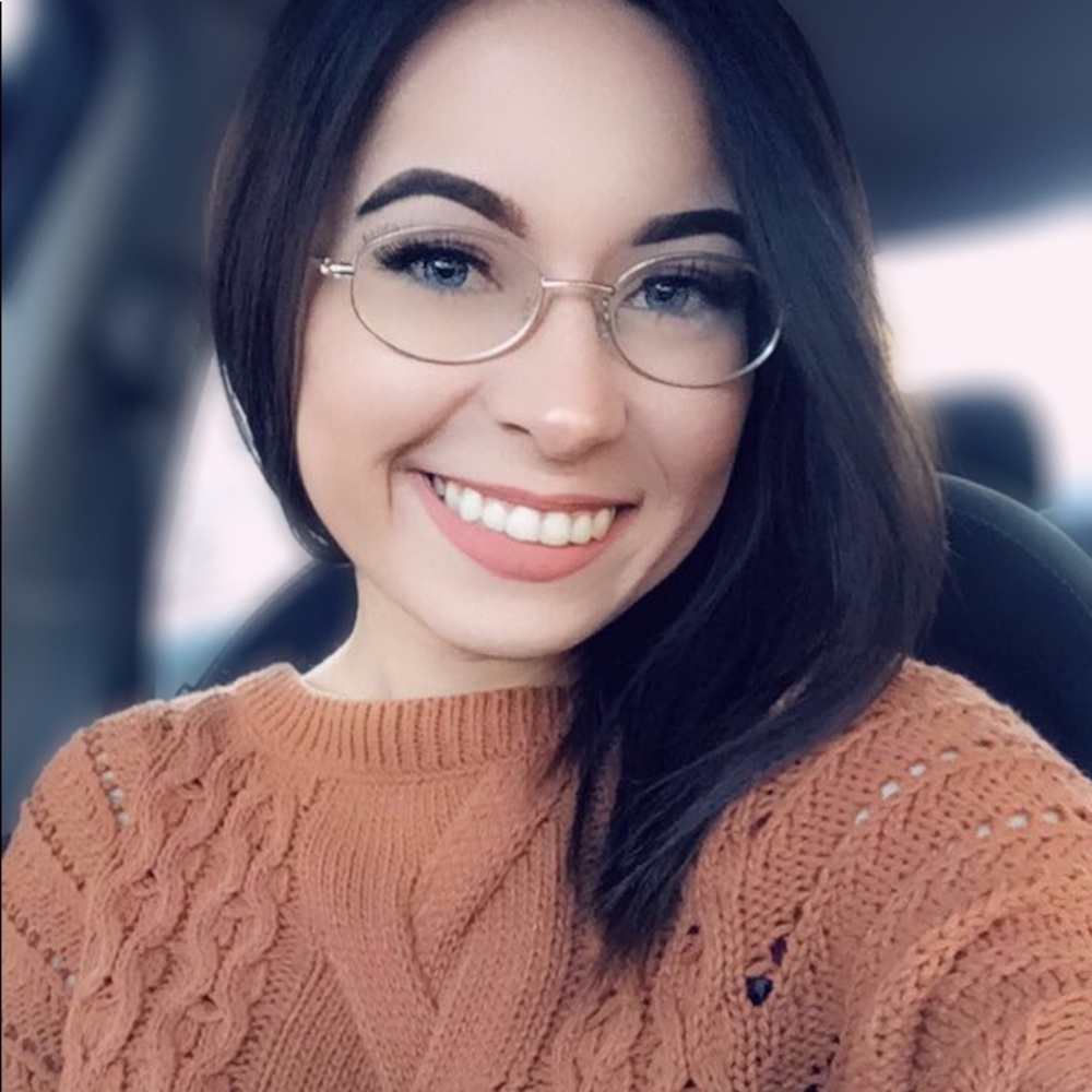 Meet your Posher, Alyssa